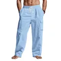 Dettaglio pantaloni cargo uomo in lino celeste con coulisse e tasche laterali - Azzurro