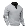 Vista detallada de sudadera gris con cuello de media cremallera negro y coderas - S / Gris claro