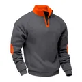 Detalle de sudadera de forro polar gris carbón con cuello y parches naranjas - S / Gris oscuro