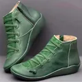 Detailed side view of dark green leather cross-laced casual boots with side zipper detail - 35 / Green