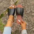Bequeme schwarze Damen-Pantoletten für den Sommer in einer natürlichen Außenumgebung. - 36 / Schwarz