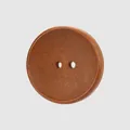 Bouton en bois de peuplier brun naturel avec un design rond classique à deux trous et grain. - Café Clair
