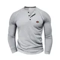 Graues Waffelstrick-Henley-Shirt für Herren mit Knopfleiste und Langarm - Hellgrau
