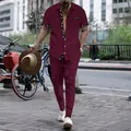 Lässiges zweiteiliges Herren-Set aus Waffelstruktur: Kurzarmhemd und lange Hose in Burgund - S / Oberteil Und Unterteil / Burgunderrot
