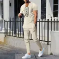 Vue complète de l'ensemble homme en maille gaufrée crème avec t-shirt à lacets et pantalon - Kaki