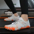 Atmungsaktive, schnelltrocknende grau-orange Wasserschuhe mit rutschfester Fünf-Finger-Sohle - Grau
