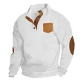 Détail rapproché d'un pull en maille texturée blanche avec écussons aux coudes et poche marron. - Blanc