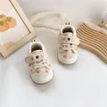 Bequeme beige Babyschuhe mit süßem Bärenmuster und praktischem Klettverschluss für Babys - Größe 15.0 (Innenlänge 15cm) / Beige Bären-Druck (Gittersohle)