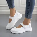 Comfortable women's white Mary Jane sneakers with velcro strap and platform sole - 35 / White
