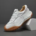 Baskets de mode premium en cuir blanc pour hommes avec semelle épaisse en gomme texturée - 38 / Blanc