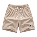 Khaki Cord-Freizeitshorts für Herren mit Kordelzug und kleinem Blatt-Aufnäher. - Khaki