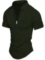 Detailansicht eines dunkelgrünen Herren-Poloshirts mit Reißverschluss und Falten. - S / Oberteile / Armeegrün