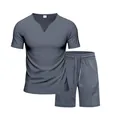 Conjunto de verano gris para hombre con camiseta de cuello en V y pantalones cortos - Gris Hierro