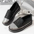 Dettaglio di mocassini neri platform con punte ricoperte di strass argentati lucidi - 35 / Nero