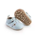 Detailansicht hellblauer Baby-Lauflern-Sandalen mit rutschfester Sohle und Klettverschluss. - Hellblau