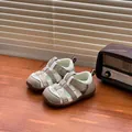 Detailansicht der atmungsaktiven Mesh-Sandalen für Babys mit einer weichen Gummisohle - Größe 16 (Innen 12.5CM) / Beige