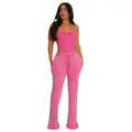 Volledig beeld van een roze geribbelde bodysuit en bijpassende loungebroek op een model - Roze