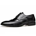 Klassische schwarze Herren Brogue Business Schuhe mit feinem Broguing und Schnürung - 38 / Brogue Geschnitzter Stil (2222) / Schwarz