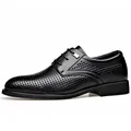 Elegantes zapatos de vestir para hombre en cuero negro calado transpirable estilo británico - 38 / Negro