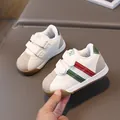 Classic toddler retro sneakers in white PU leather with stylish red and green stripes - Size 21 (Inner Length 13.5cm) / Red (582)