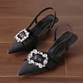 Detail von Jeans-Slingback-Kitten-Heels mit funkelnder Strass-Schnallen-Dekoration - 35 / Schwarz