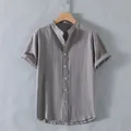 Klassisches graues Herren-Leinenhemd mit Kurzarm und atmungsaktivem Stehkragen-Design - M / Oberteile / Grau