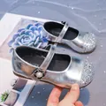 Eleganti ballerine Mary Jane argento per bambine con punta glitterata e fiore di perla - 23 / Argento