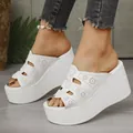 Sandales à plateforme blanches pour femmes avec de jolis motifs floraux évidés élégants - 35 / Blanc