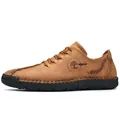 Handgefertigte braune Herren-Freizeitschuhe aus Leder mit Schnürung und Baum-Logo - 38 / Gelbbraun