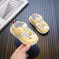 Gele baby sandalen met cartoon bij, zachte zolen en klittenbandsluiting voor peuters - Geel Lichtgevend