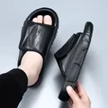 Claquettes en cuir noir pour hommes avec une semelle plateforme épaisse en EVA antidérapante - 38 / Style Décontracté (787) / Noir