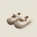 Detalle de zapatos para niños pequeños en crema con puntera anti-colisión marrón y flor. - Longitud Interior 11.5cm / Beige
