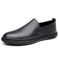 Hochwertige schwarze Herren-Slipper aus strukturiertem Leder mit rutschfester Gummisohle - Schwarz Einfarbig