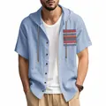 Nahaufnahme des blauen Leinen-Kapuzenshirts für Herren mit Bohème-Taschenmuster - S / Oberteile / Hellblau