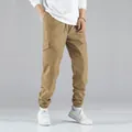 Gedetailleerd overzicht van kaki cargo joggingbroek voor heren met zijzakken - S / Khaki