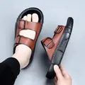 Mules en cuir marron pour hommes avec boucle noire et semelle épaisse, vue de profil - 38 / Marron