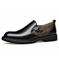 Mocasines clásicos de cuero negro y marrón para hombre con hebilla elegante. - Negro