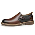 Mocasines clásicos de cuero marrón para hombre con hebilla y punta pulida - Marrón
