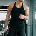 Débardeur de sport côtelé noir coupe ajustée pour homme pour fitness et musculation - Noir