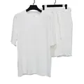 Detalle del conjunto de camiseta y pantalón corto de verano acanalado blanco para hombre - Blanco