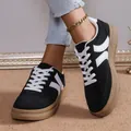 Κομψά μαύρα γυναικεία sneakers πλατφόρμας με λευκές ρίγες και σόλες από καουτσούκ στυλ GAT - Μαύρο