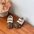Detalle de sandalias bicolor marrones y blancas para niños con suelas blandas de verano - Talla 16 (Longitud Interior 12cm) / Marrón