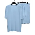 Detalle del conjunto casual de punto acanalado para hombre en color azul claro de verano. - Azul claro