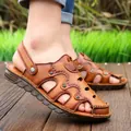 Sandales d'été haut de gamme en cuir marron pour hommes avec design ajouré et semelle durable - Jaune