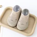 Comfortabele ademende babysokken schoenen met antislip zachte rubberen zool beige - Licht Khaki Glimlach Gezicht Stijl (G616)