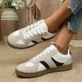 Zapatillas retro clásicas para mujer en color beige y blanco con suela - 36 / Beige