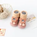 Zapatos rosas de bebé con diseño de oso y suela de goma antideslizante muy suave. - Rosa Personaje Nieve (835)