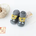 Zapatos de bebé de punto gris cálido con suelas antideslizantes y oso amarillo - Gris Personaje Nieve (835)