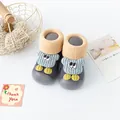 Zapatos calcetín para bebé cálidos con diseño de dibujos y suela antideslizante de goma - Azul Marino Personaje Nieve (835)