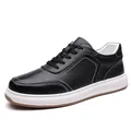 Klassieke zwarte echt lederen heren sneaker met witte zool en getextureerde afwerking. - 38 / Enkele Schoen Stijl / Zwart